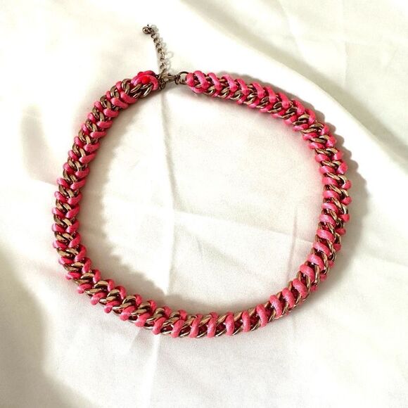 Pink and gold tone twisted chain necklace - Picture 3 of 7